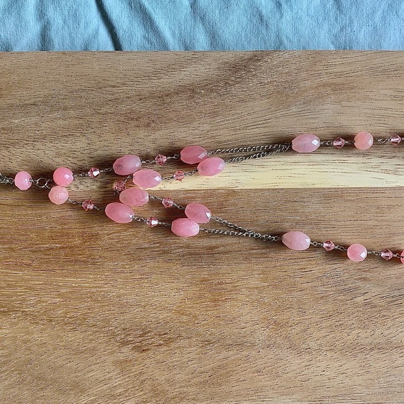 Necklace with pretty stones and beads in rose & pink. - Picture 3 of 4